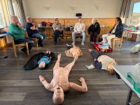 ACLS- und PALS-Ärztefortbildung mit Simulationspuppen im Notfallmedizin-Training