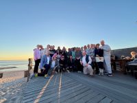 Gruppenfoto der Teilnehmer einer Fortbildung für taktische Notfallmedizin auf Sylt am Strand