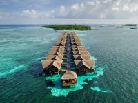 Wasserbungalows des Adaaran Select Hudhuran Fushi auf den Malediven während des Kompaktkurses Tauchmedizin
