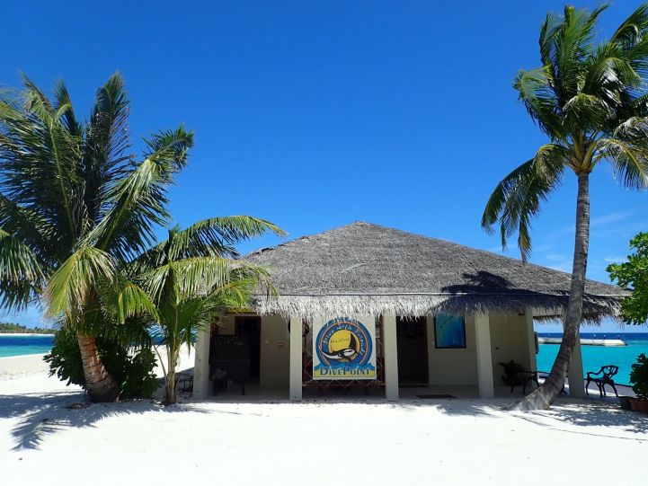 Tauchbasis Taucherarzt Kurs 2026 am Strand auf den Malediven