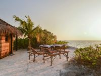 Strand- und Ruhebereich im Adaaran Select Hudhuran Fushi auf den Malediven – Erholung während des Kompaktkurses Tauchmedizin 2026