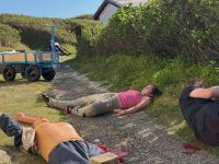 MANV-Simulation mit mehreren Verletzten-Darstellern und Simulationspuppe im taktischen Notfallmedizin-Training