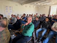 Teilnehmende beim Vortrag im ACLS- und PALS-Kurs für Ärzte